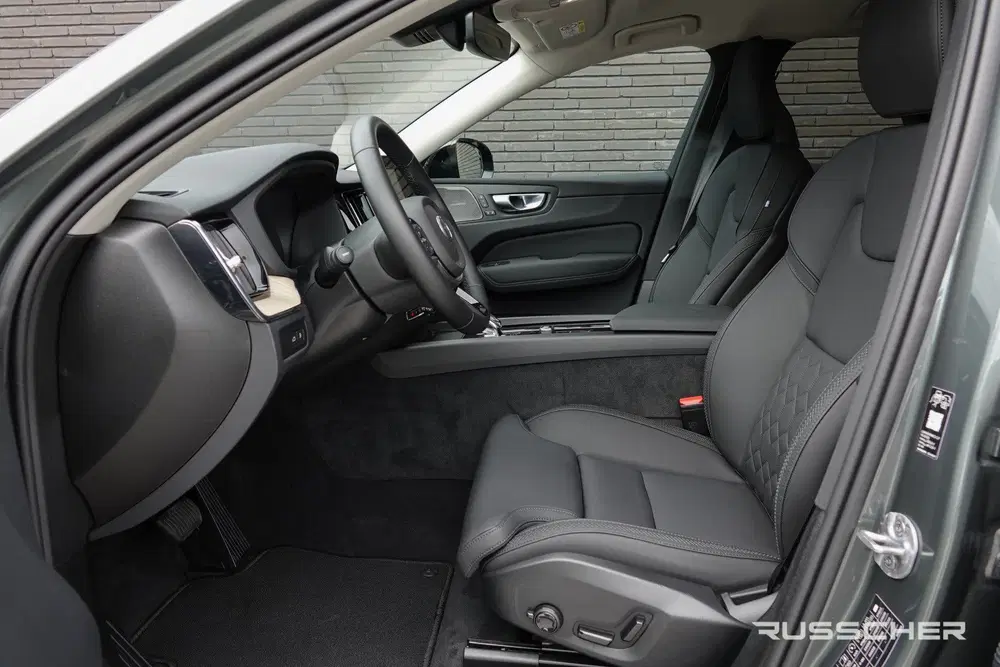 Volvo XC60 2.0 T8 456Pk uit 2025, foto 5