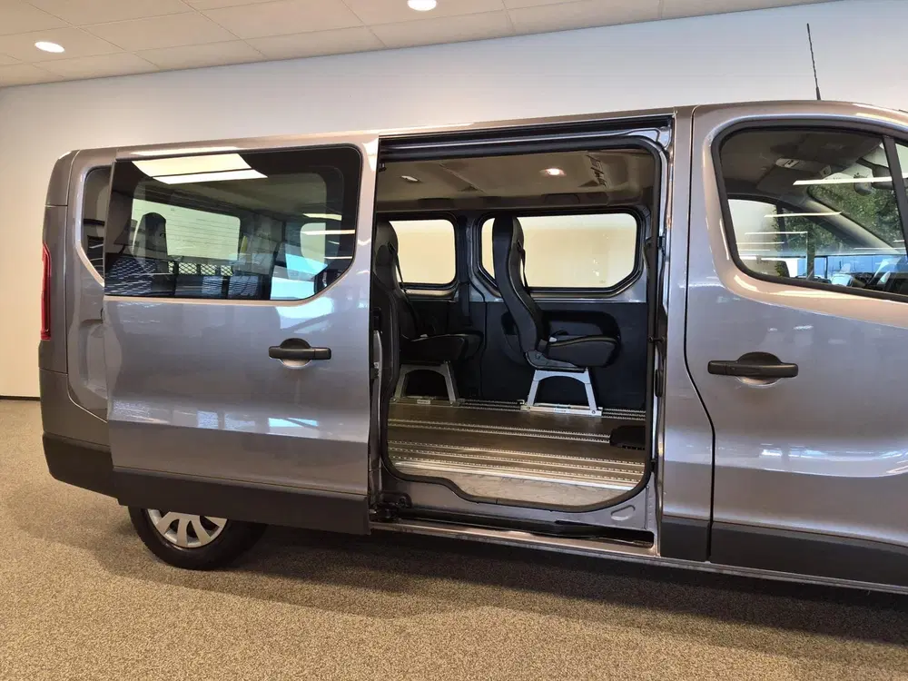Renault Trafic L2H1 Rolstoelbus Groepsvervoer 5+2 uit 2020, foto 11