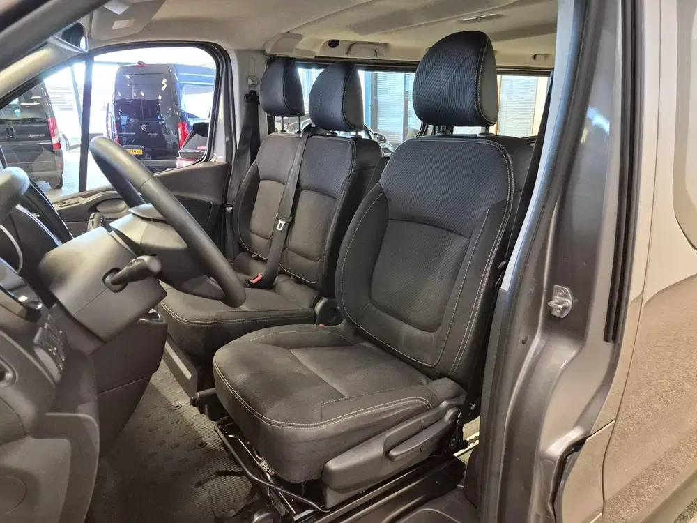 Renault Trafic L2H1 Rolstoelbus Groepsvervoer 5+2 uit 2020, foto 13
