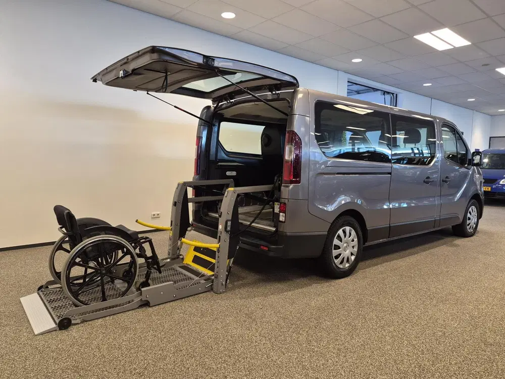 Renault Trafic L2H1 Rolstoelbus Groepsvervoer 5+2 uit 2020, foto 2