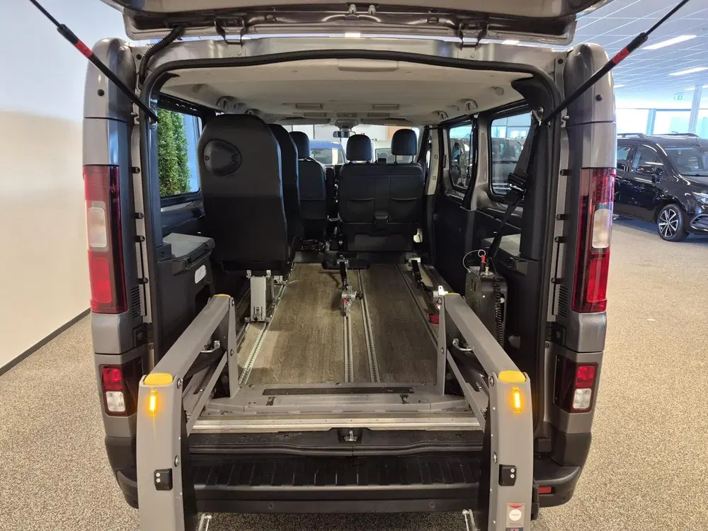Renault Trafic L2H1 Rolstoelbus Groepsvervoer 5+2 uit 2020, foto 3