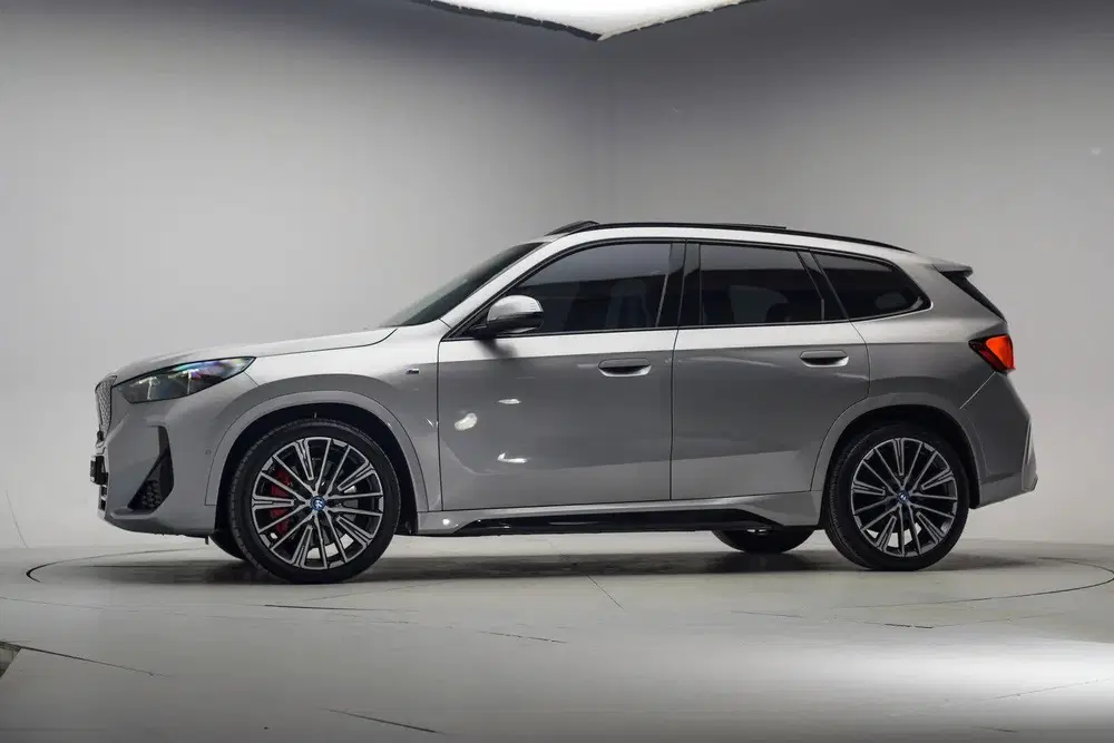 BMW iX1 eDrive20 67 kWh M Sport Edition [ Panorama uit 2024, foto 2