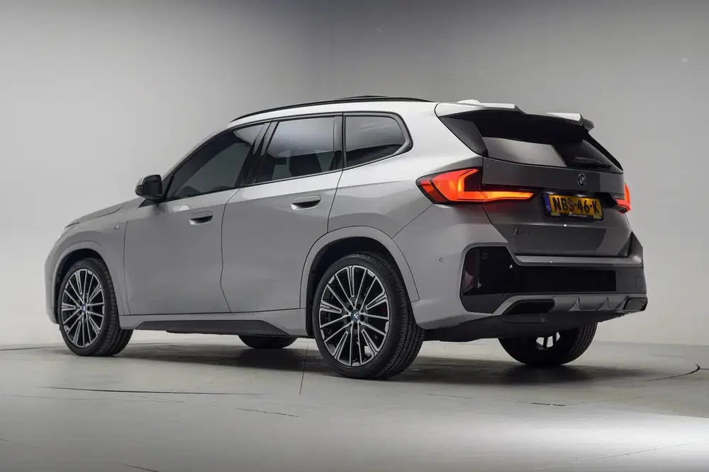 BMW iX1 eDrive20 67 kWh M Sport Edition [ Panorama uit 2024, foto 3