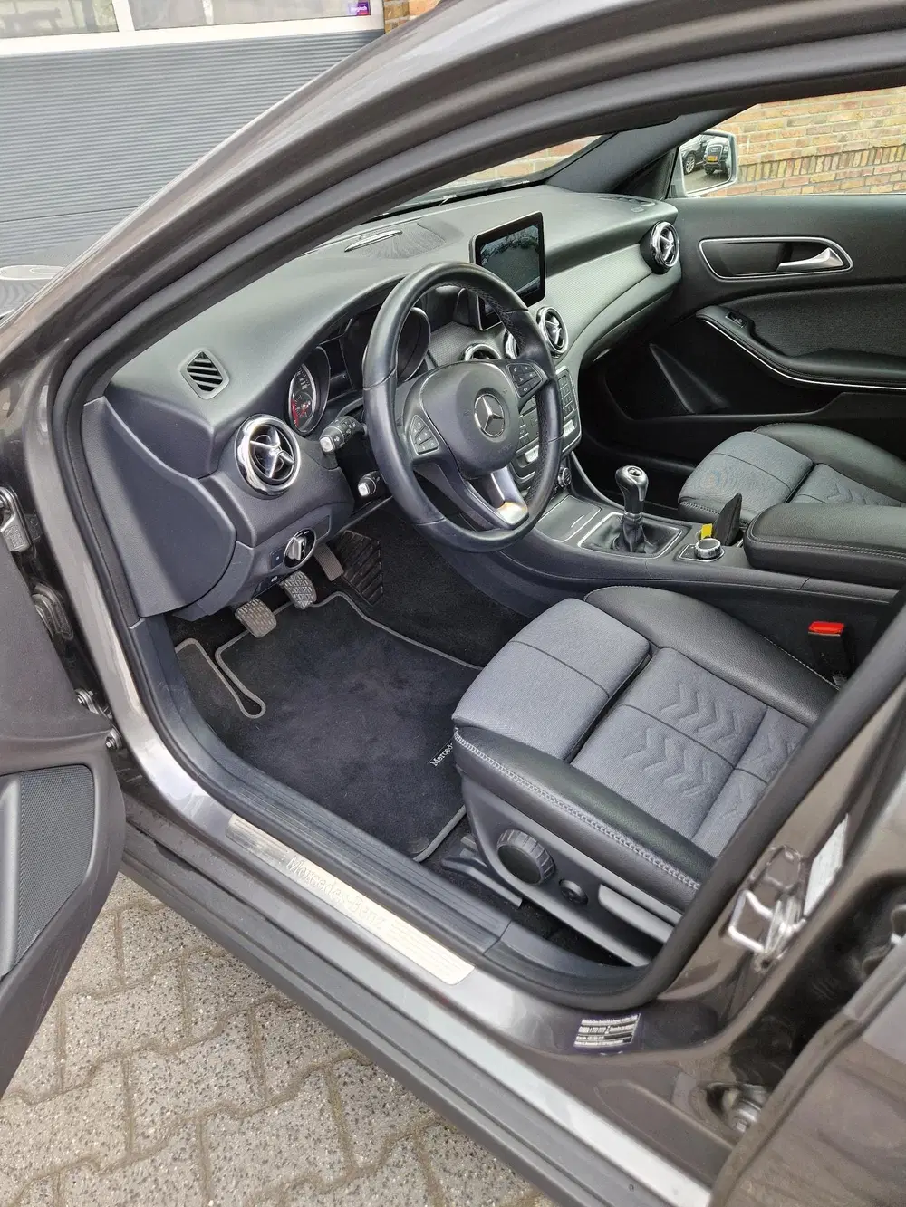 Mercedes-Benz GLA 180 Business Solution Mercedes-benz uit 2019, foto 9