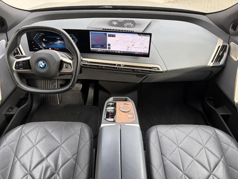 BMW iX M60 Excellence 112 kWh uit 2023, foto 2