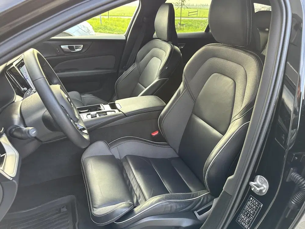 Volvo V60 2.0 T8 AWD R-Design 455PK Long Range Trekh uit 2022, foto 13