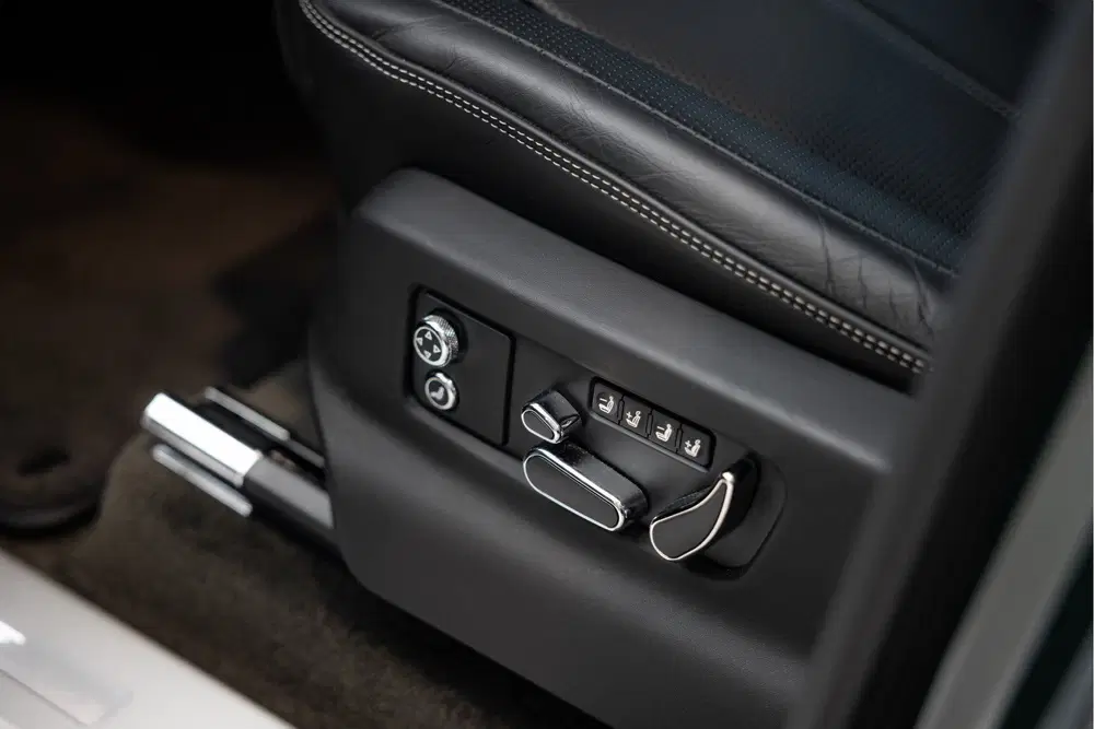 Bentley Bentayga uit 2023, foto 15