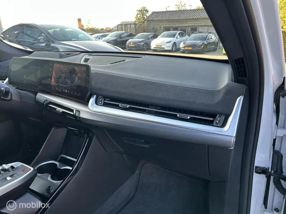 BMW iX1 eDrive20 67 kWh M Sport Edition uit 2025, foto 12