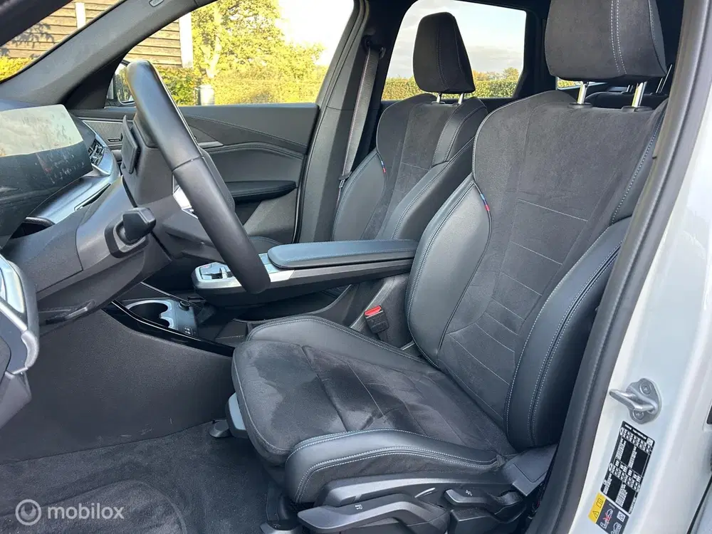 BMW iX1 eDrive20 67 kWh M Sport Edition uit 2025, foto 6