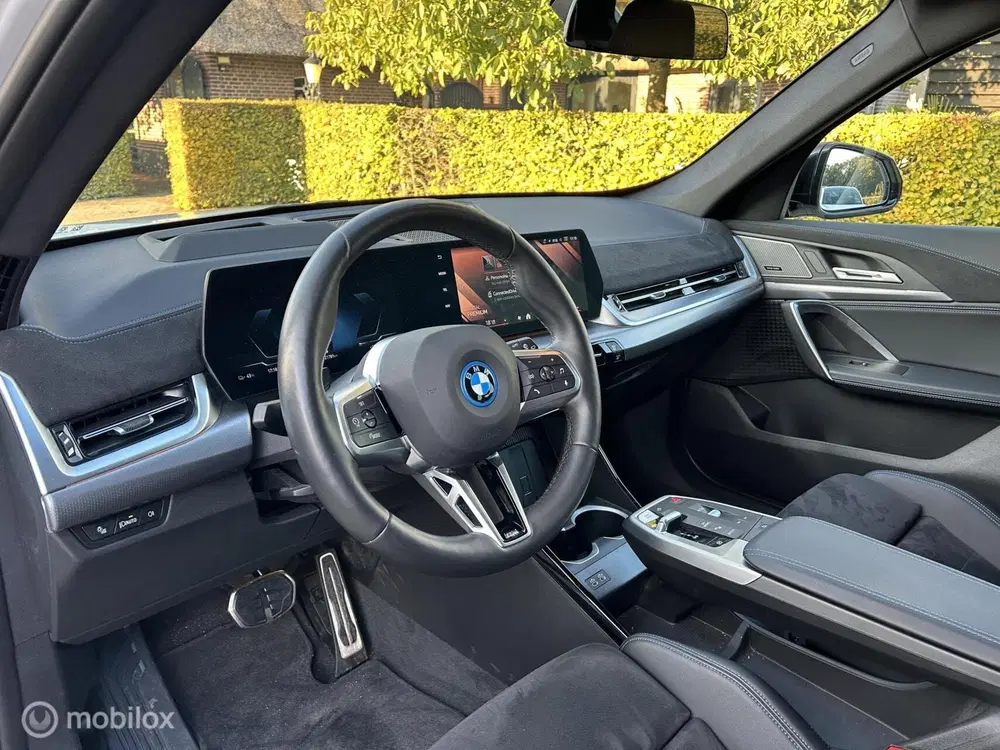 BMW iX1 eDrive20 67 kWh M Sport Edition uit 2025, foto 8