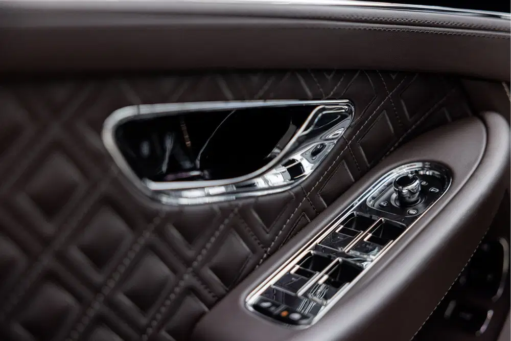 Bentley Continental GT V8 uit 2022, foto 10