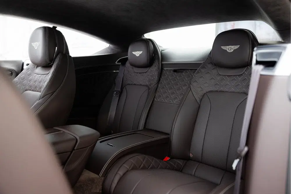 Bentley Continental GT V8 uit 2022, foto 12