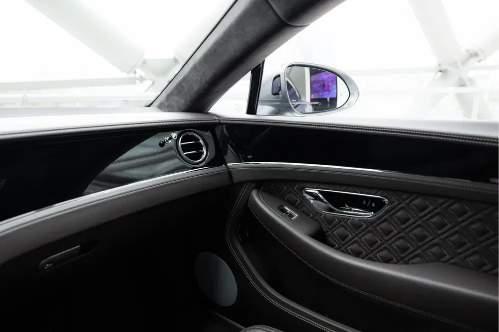 Bentley Continental GT V8 uit 2022, foto 13