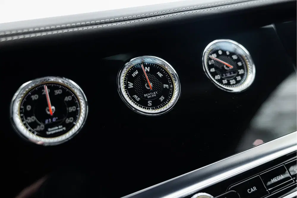 Bentley Continental GT V8 uit 2022, foto 14