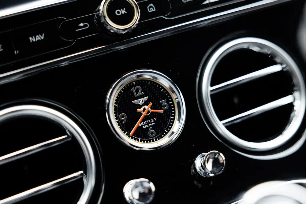 Bentley Continental GT V8 uit 2022, foto 15