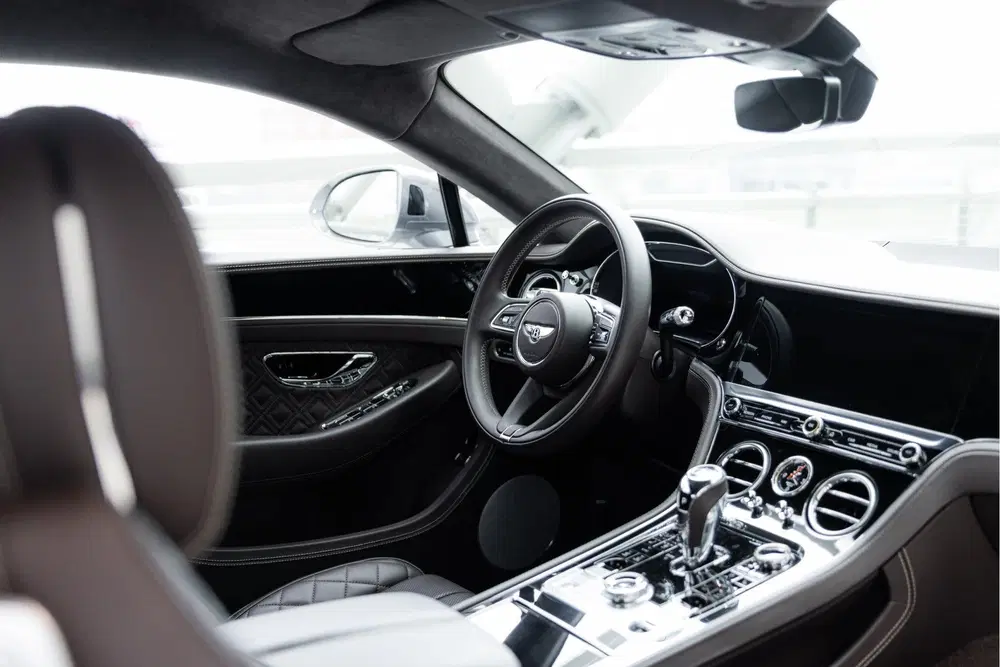 Bentley Continental GT V8 uit 2022, foto 4