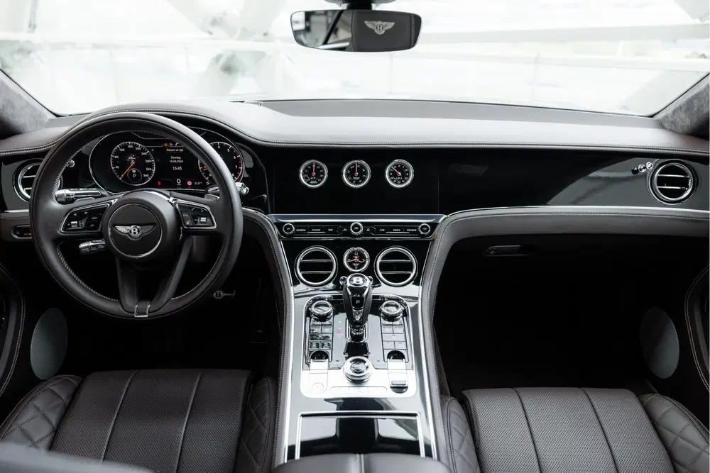 Bentley Continental GT V8 uit 2022, foto 8