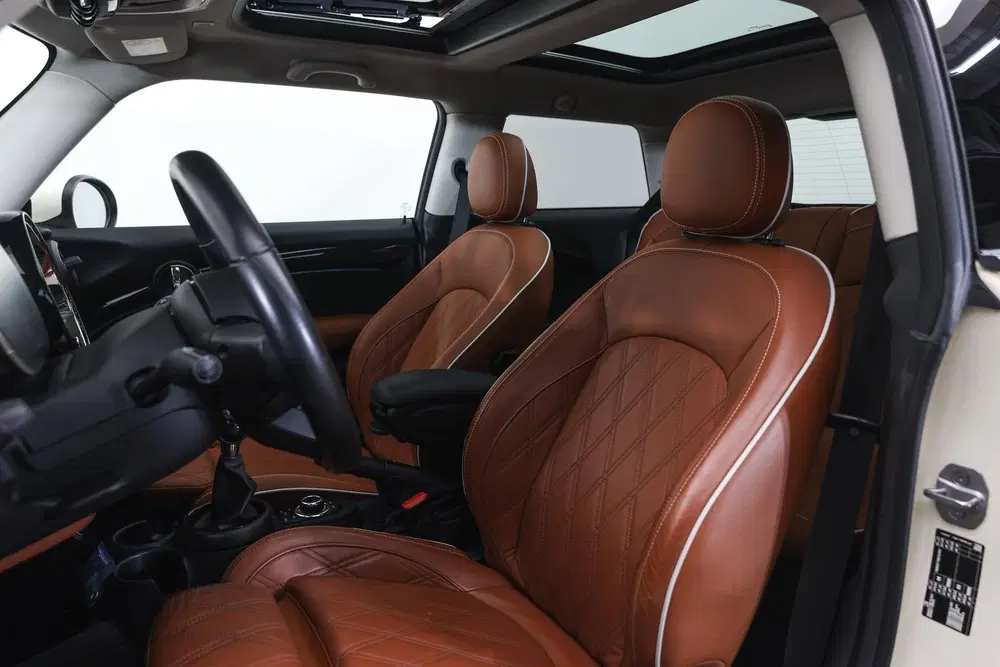 Mini Hatchback One Classic uit 2022, foto 9