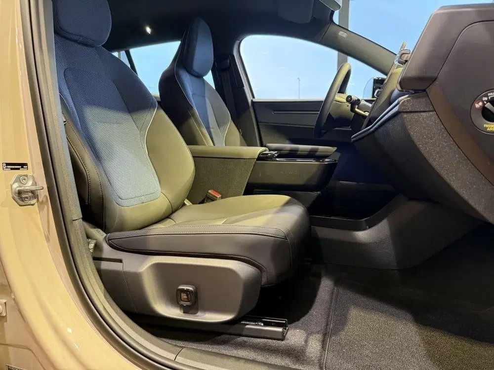 Volvo EX30 P5 Plus Europa Extended Range uit 2026, foto 11