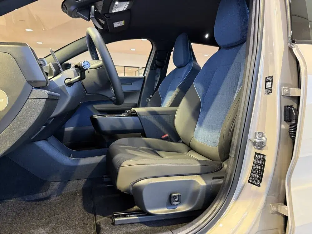 Volvo EX30 P5 Plus Europa Extended Range uit 2026, foto 6