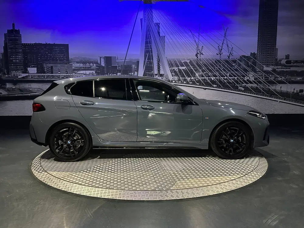 BMW 1-serie 120 M Sport Design Edition *HUD*360camera* uit 2024, foto 14