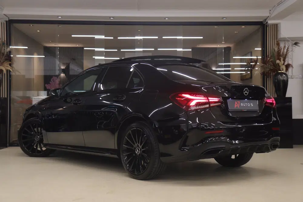 Mercedes-Benz A-Klasse 250 e Premium Plus AMG NIGHT PAKKET P uit 2020, foto 2
