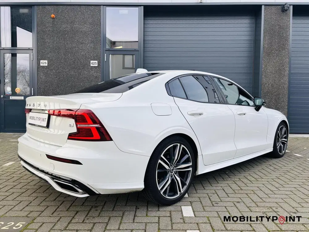 Volvo S60 2.0 T4 R-Design uit 2020, foto 3