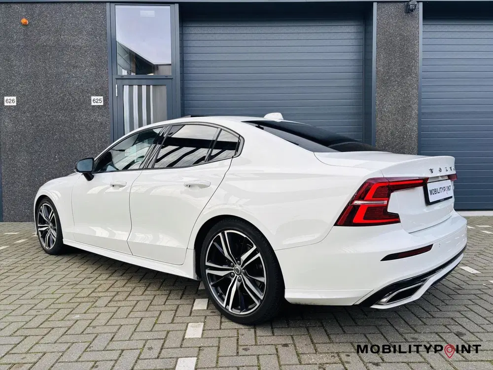 Volvo S60 2.0 T4 R-Design uit 2020, foto 4