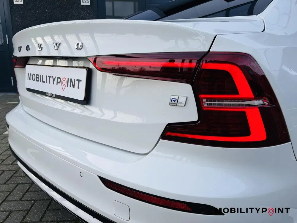 Volvo S60 2.0 T4 R-Design uit 2020, foto 5