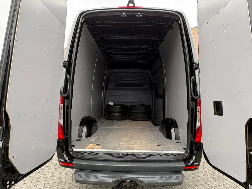 Mercedes-Benz Sprinter 319CDI 3.0V6 190PK L2H2 uit 2021, foto 3