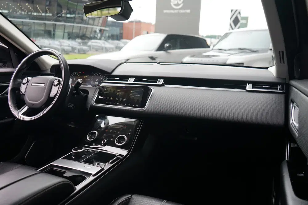 Land Rover Range Rover Velar 2.0 P300 Turbo AWD R-Dynamic SE uit 2020, foto 3