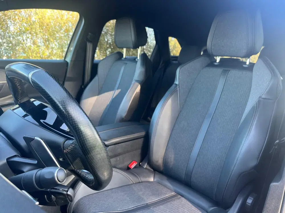 Peugeot 3008 1.2 GT Line uit 2019, foto 13