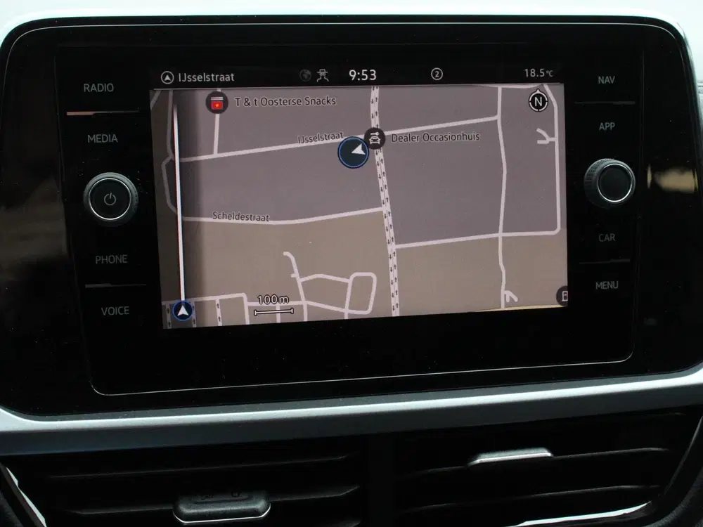 Volkswagen T-Roc 1.5 TSI 150pk DSG Life Navigatie Apple Car uit 2024, foto 3