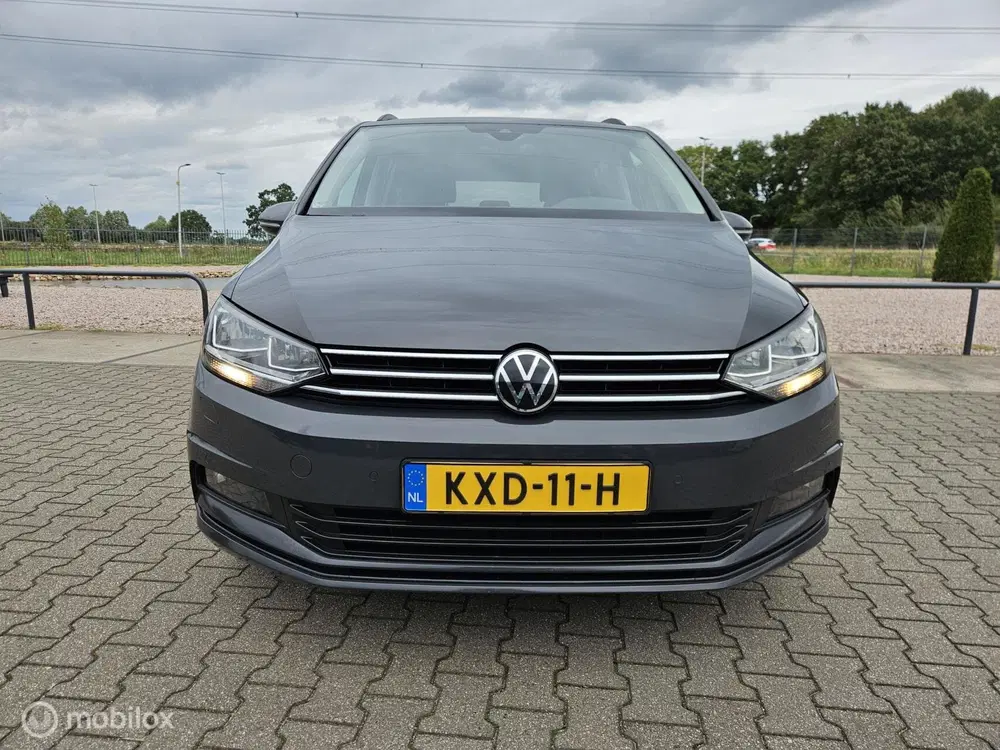 Volkswagen Touran 1.5 TSI Highline 7p uit 2021, foto 2