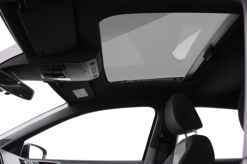 Volkswagen Polo 1.0 TSI DSG R-Line Panorama dak Navigatie uit 2024, foto 2