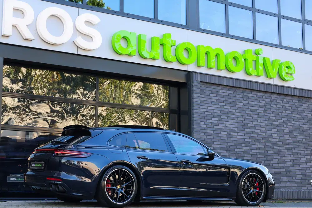 Porsche Panamera Sport Turismo 4.0 GTS uit 2019, foto 2