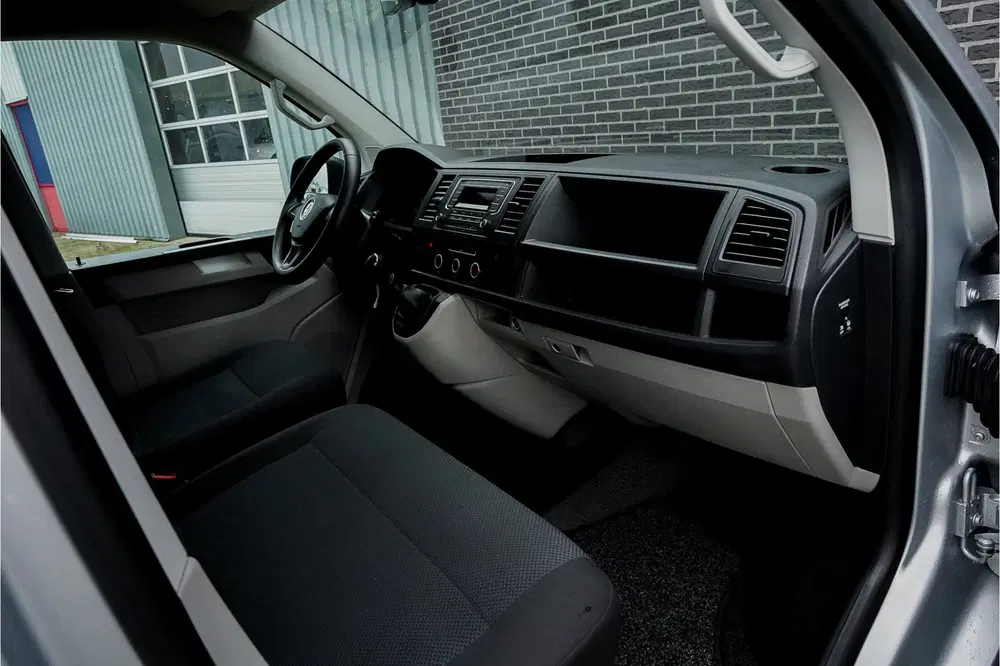 Volkswagen Transporter 2.0 TDI L1H1 Comfortline uit 2019, foto 2