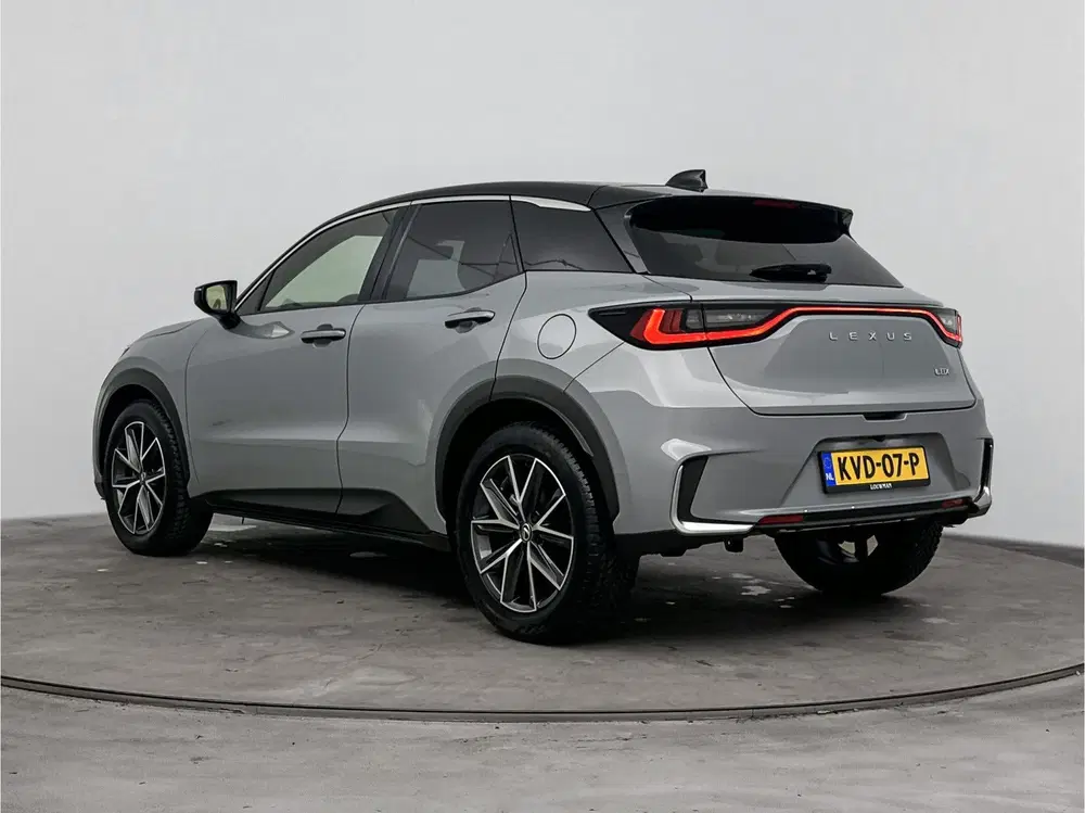 Lexus LBX 1.5 Emotion 2WD uit 2024, foto 13