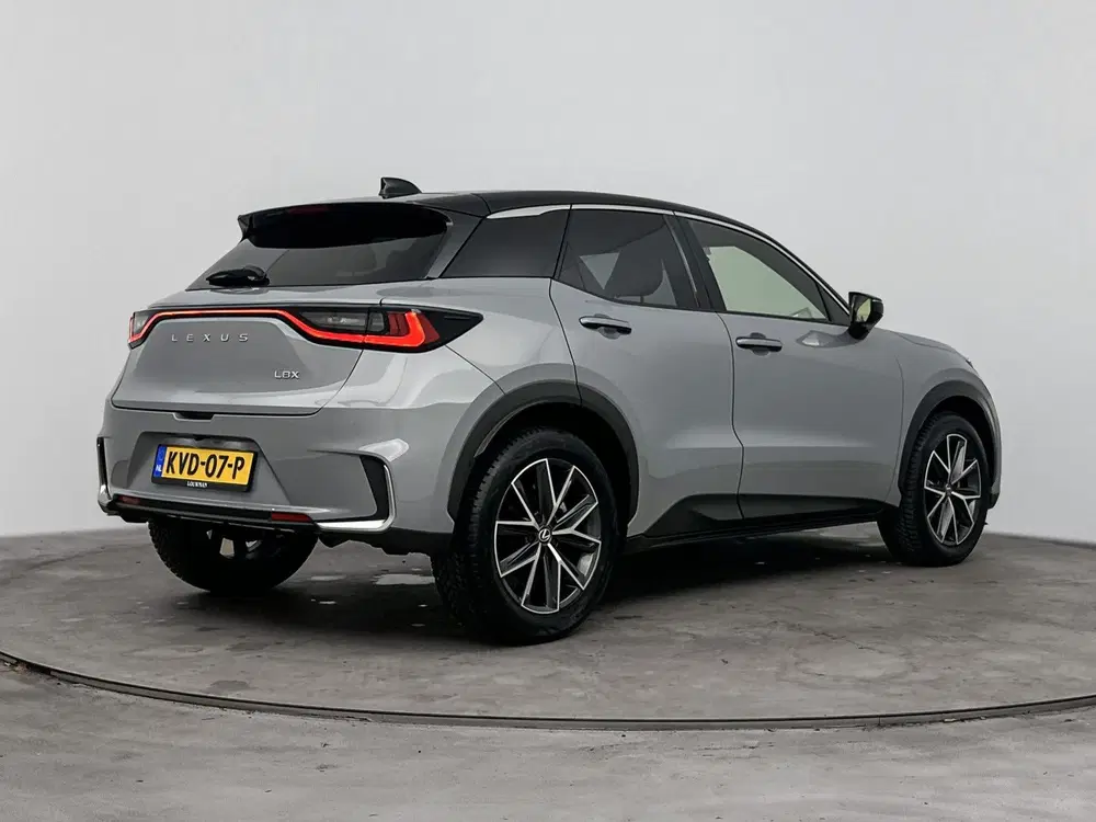 Lexus LBX 1.5 Emotion 2WD uit 2024, foto 2