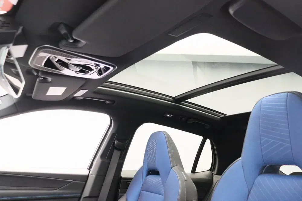Lynk & Co 01 261PK Plug-in Hybrid *Zwarte Hemel* Stuurw uit 2024, foto 6