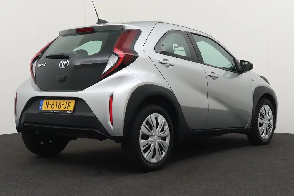 Toyota Aygo X 1.0 VVT-i MT Play Camera Carplay Adapt.Cru uit 2022, foto 2