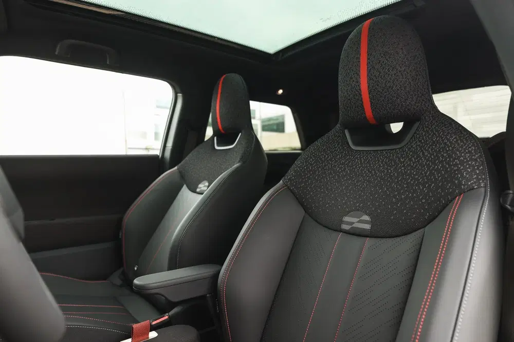 Mini Hatchback Cooper E uit 2025, foto 10