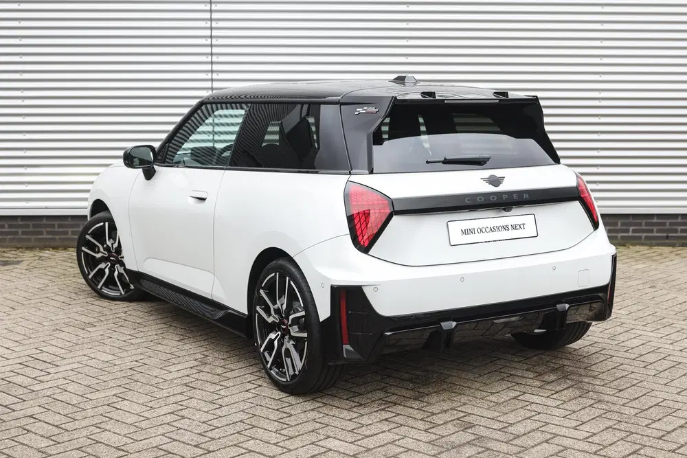 Mini Hatchback Cooper E uit 2025, foto 2