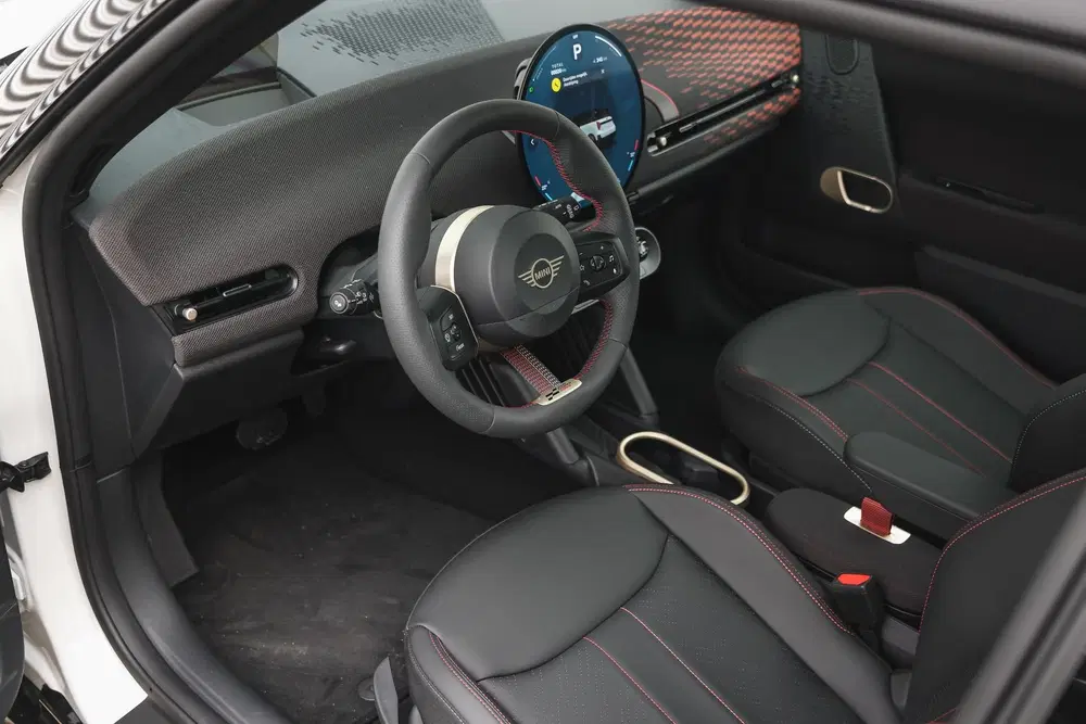 Mini Hatchback Cooper E uit 2025, foto 3