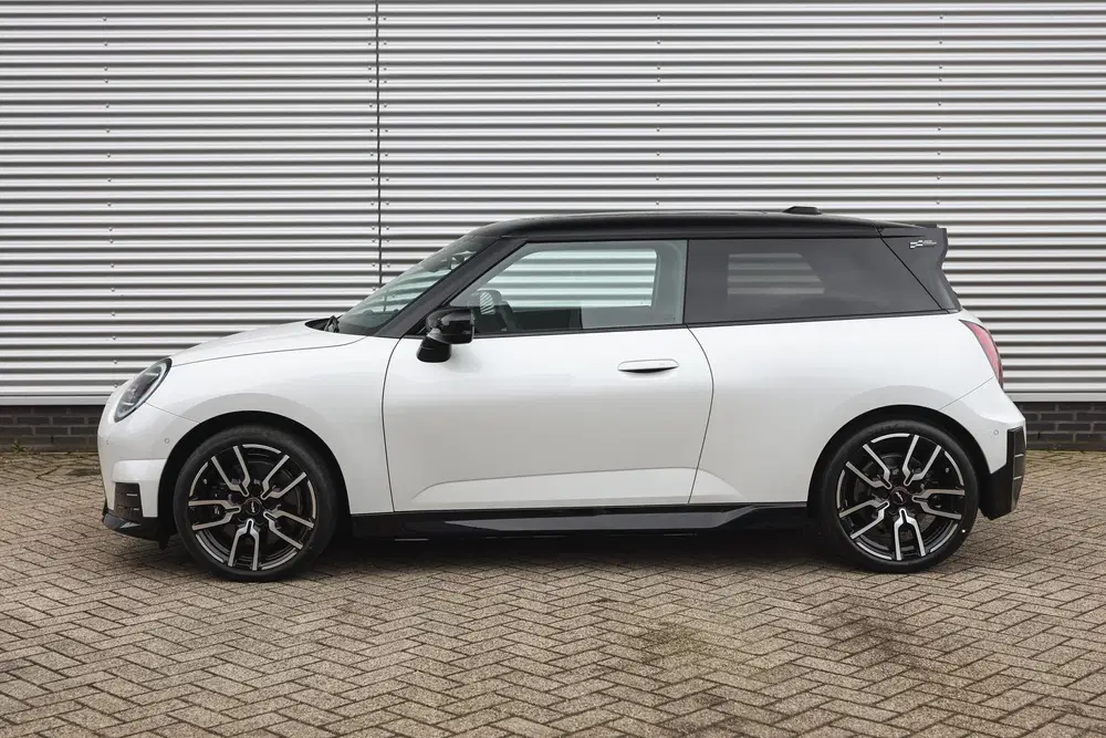 Mini Hatchback Cooper E uit 2025, foto 7