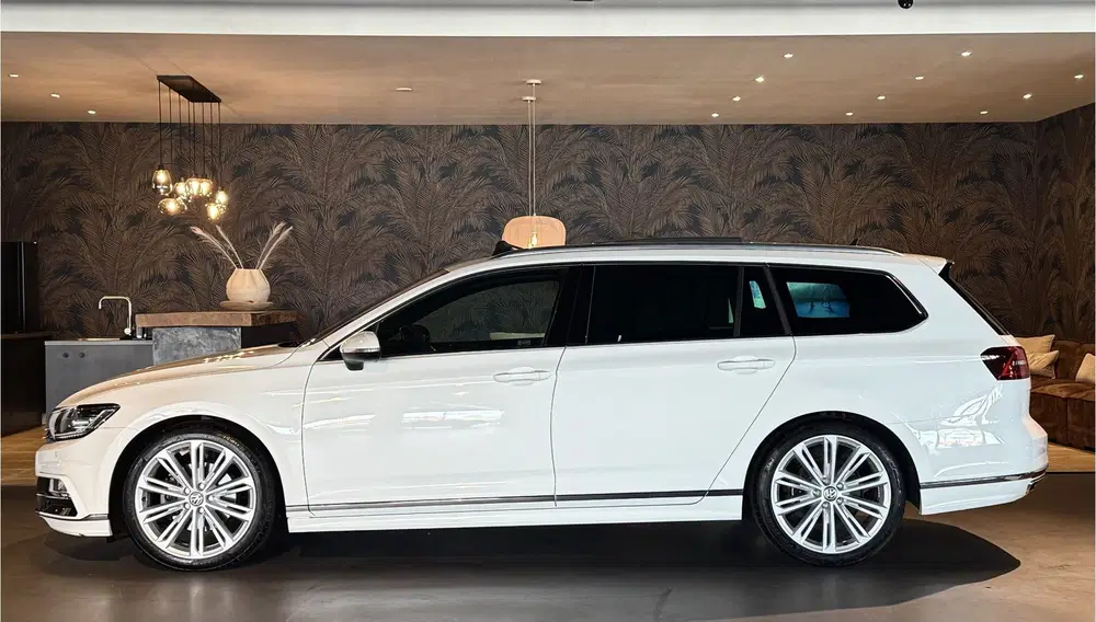 Volkswagen Passat 1.5 TSI R-LINE I PANO I DSG I LEDE uit 2019, foto 2