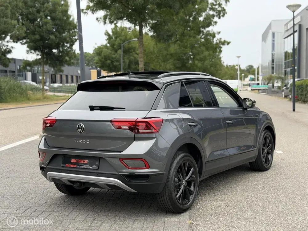 Volkswagen T-Roc 1.5 TSI DSG PANO IQ LANE KEYLESS TREKHAAK uit 2023, foto 13