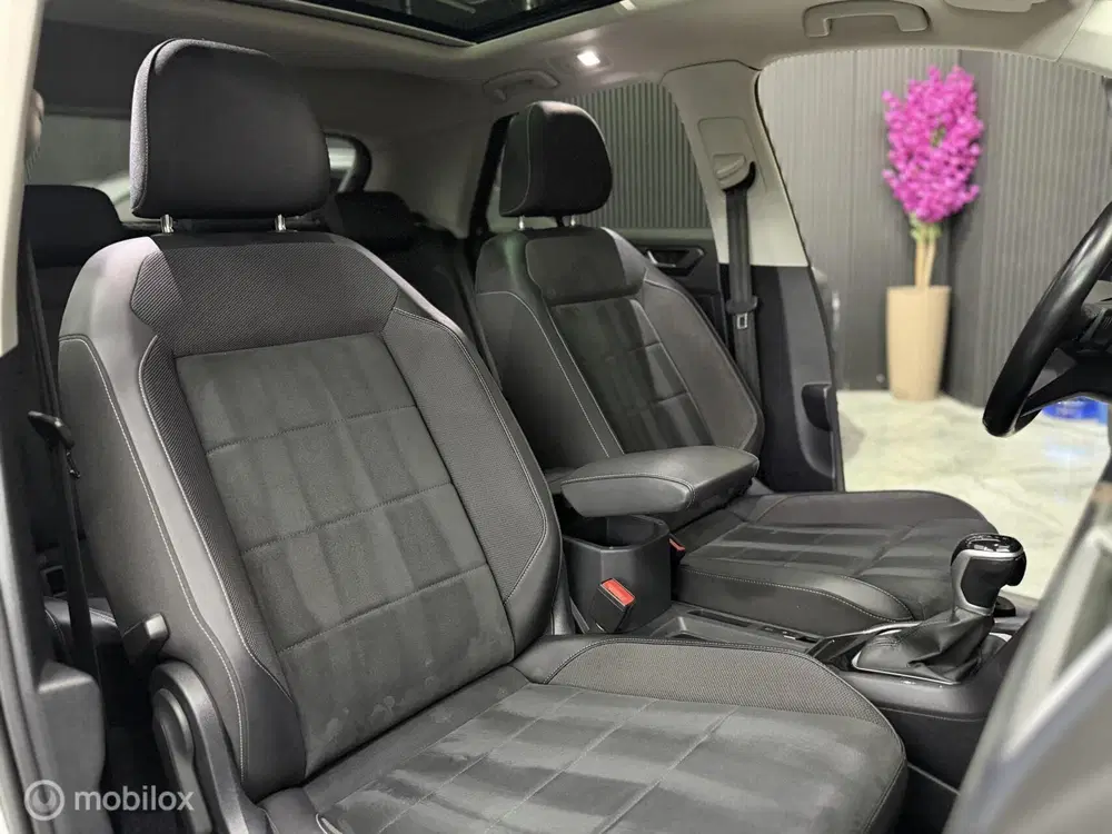Volkswagen T-Roc 1.5 TSI DSG PANO IQ LANE KEYLESS TREKHAAK uit 2023, foto 15