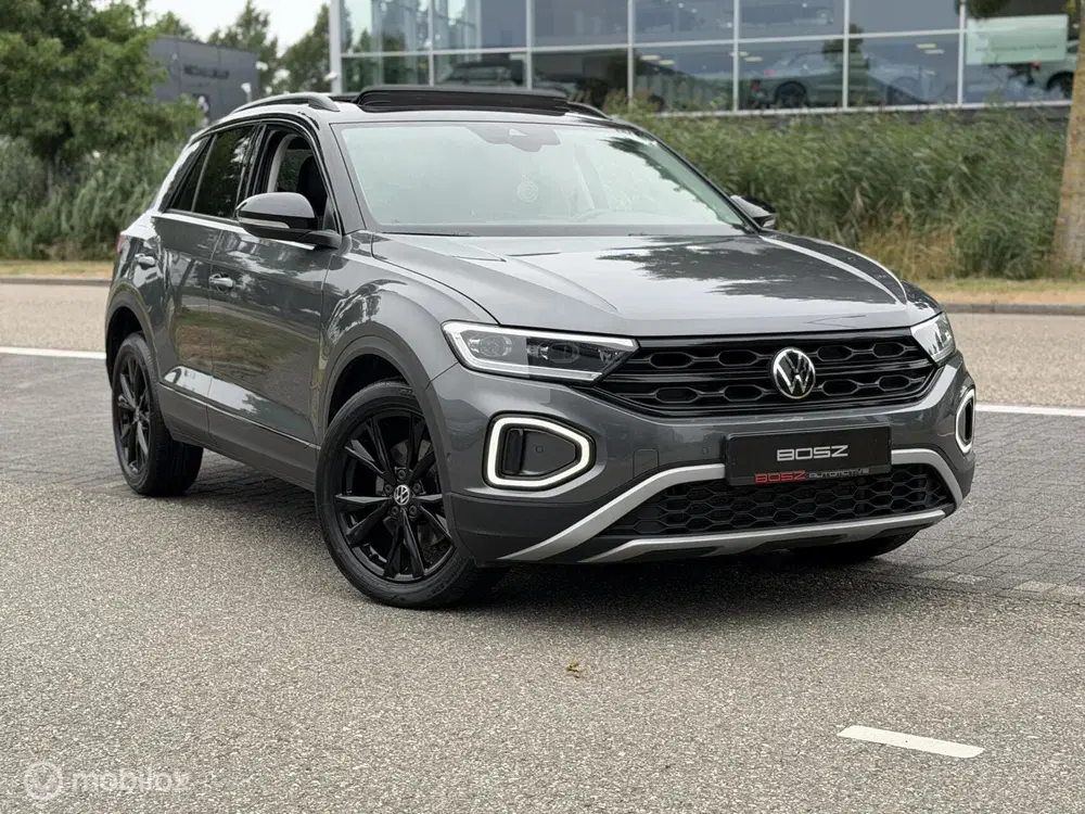 Volkswagen T-Roc 1.5 TSI DSG PANO IQ LANE KEYLESS TREKHAAK uit 2023, foto 2