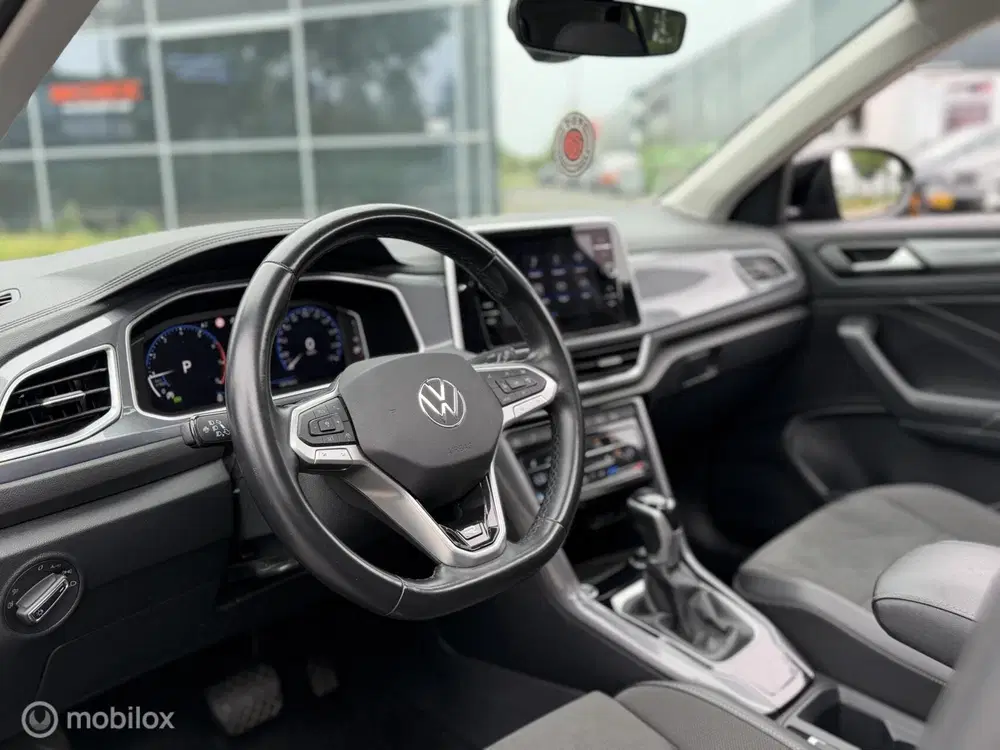 Volkswagen T-Roc 1.5 TSI DSG PANO IQ LANE KEYLESS TREKHAAK uit 2023, foto 5